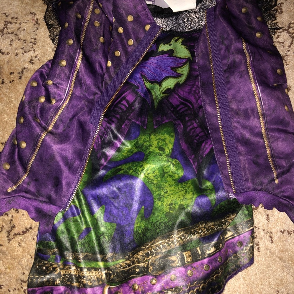 Disney descendants 2 Mal top w/attached jacket